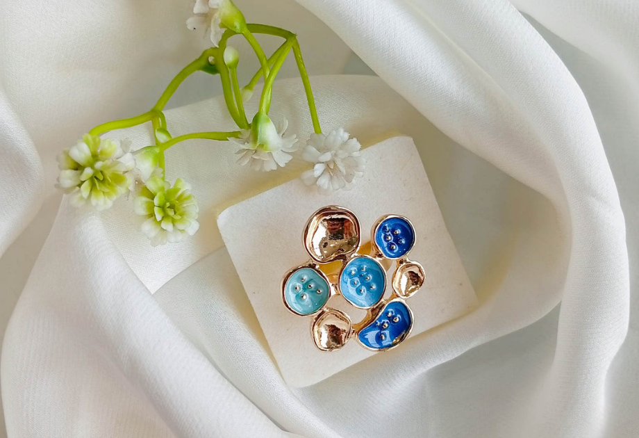 RNG-5522 The Crimson Clover Statement Ring