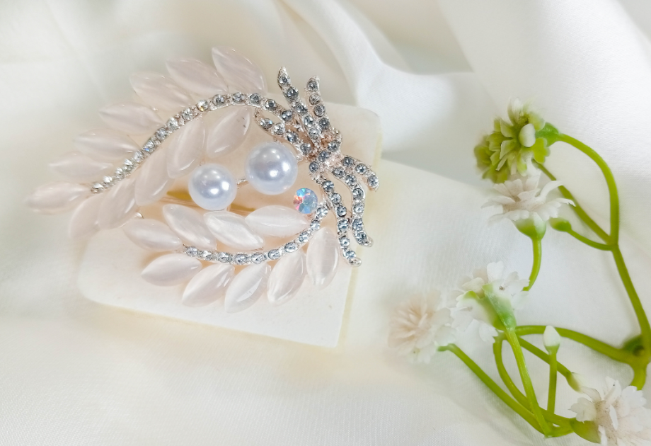 BRH-3306 The Moonlight Laurel Statement Brooch