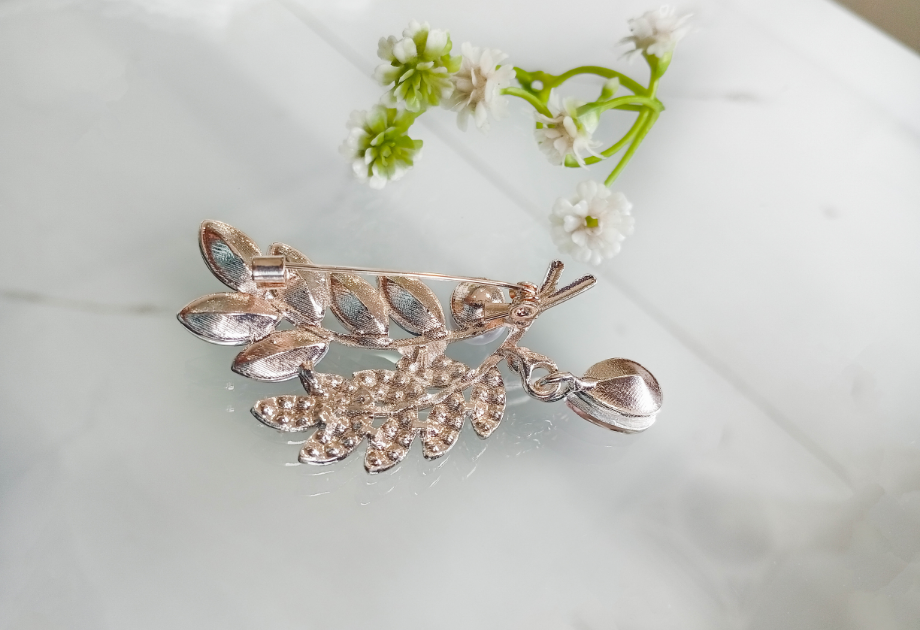 BRH-3306 The Moonlight Laurel Statement Brooch