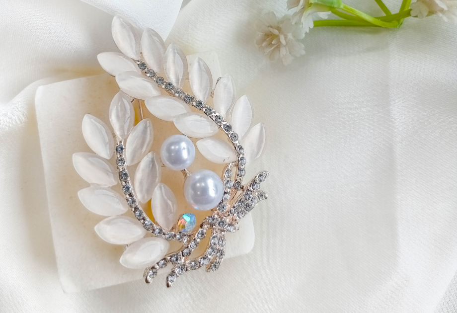 BRH-3306 The Moonlight Laurel Statement Brooch
