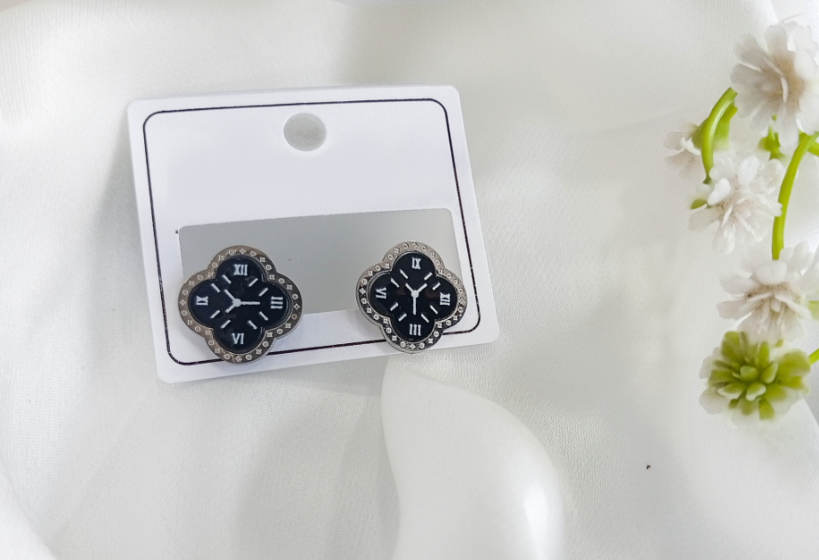 ERS-4401 The Midnight Clock Clover Studs